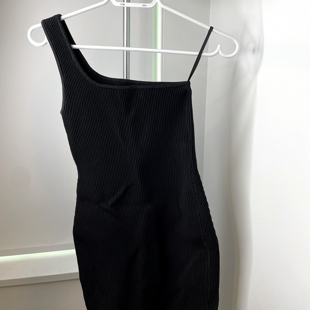 Aritzia Babaton sculpt knit one shoulder dress